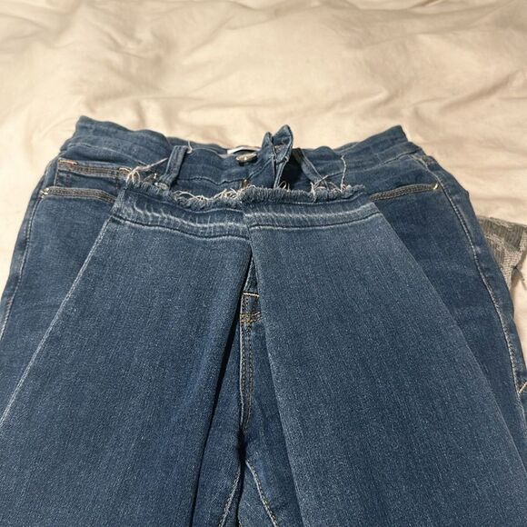 Good American Good Leg Skinny Jeans - Picture 9 of 12